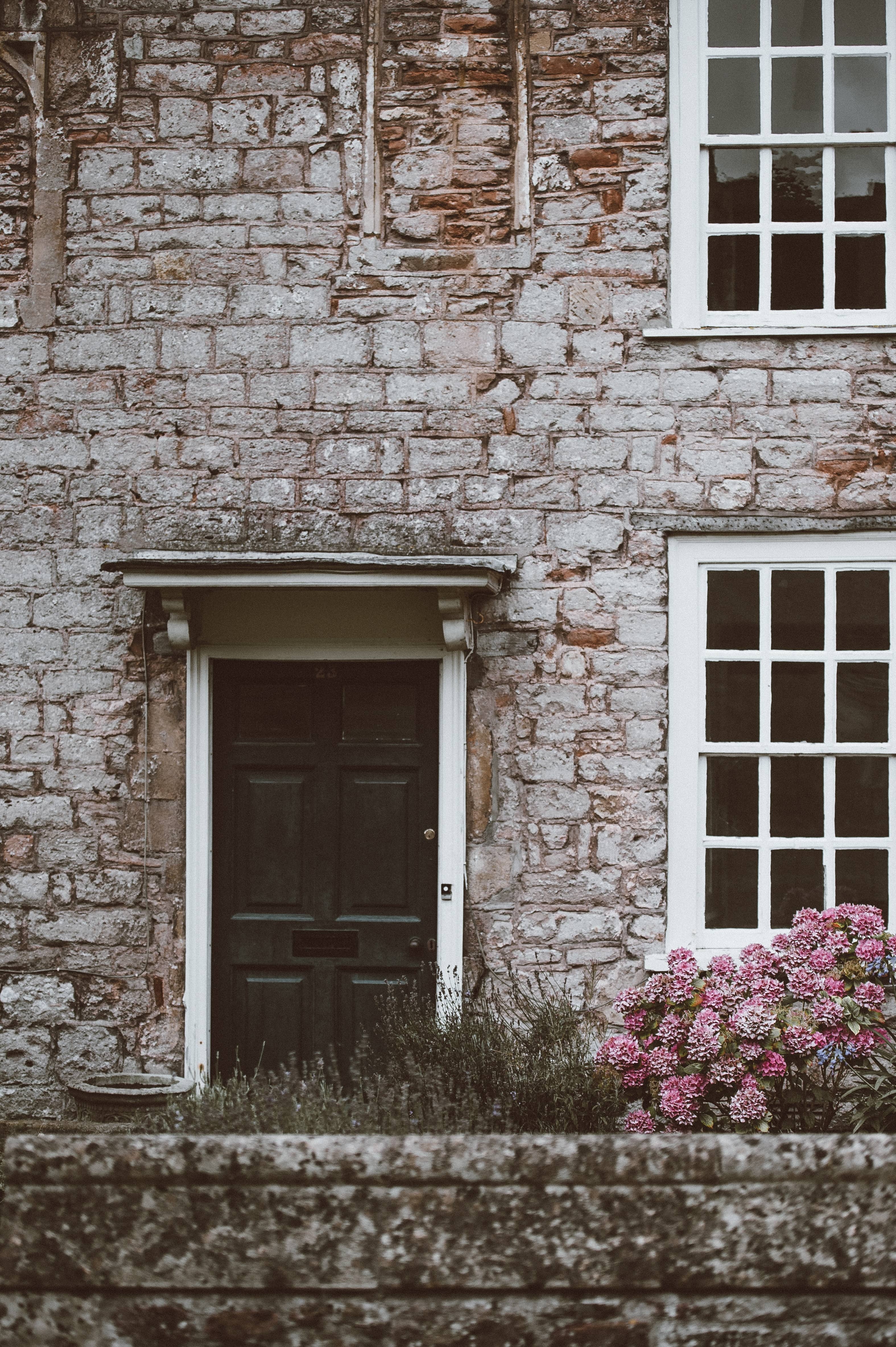 The Pros And Cons Of An HOA